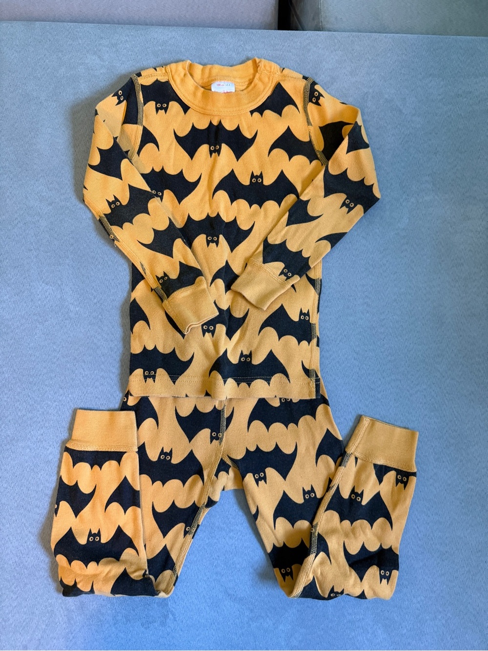 2 sets of Hanna Andersson pajamas - bats and apples - size 4T